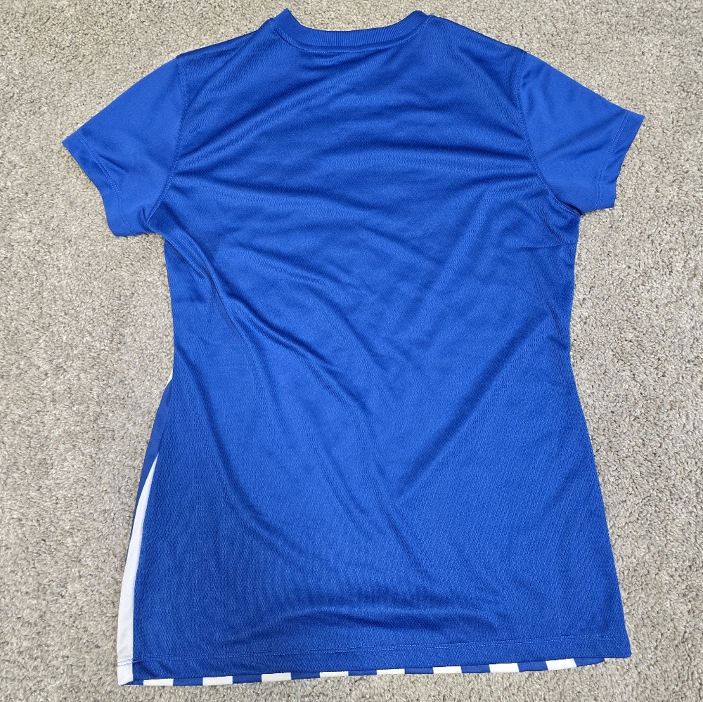 Womens Nike Soccer top Jersey size Medium used like new